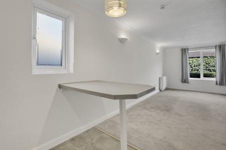 1 bedroom Flat to let in Freelands Road, Cobham, KT11