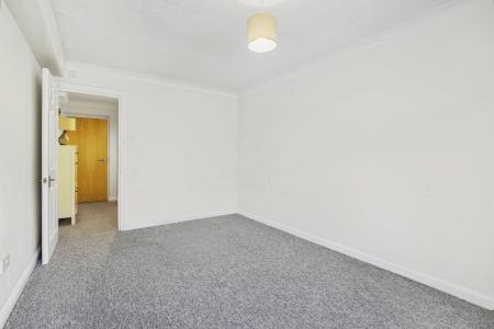 1 bedroom Flat to let in Freelands Road, Cobham, KT11
