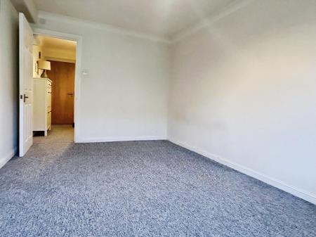 1 bedroom Flat to let in Freelands Road, Cobham, KT11