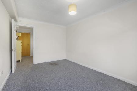 1 bedroom Flat to let in Freelands Road, Cobham, KT11
