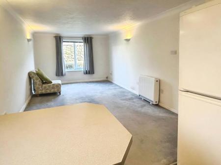 1 bedroom Flat to let in Freelands Road, Cobham, KT11