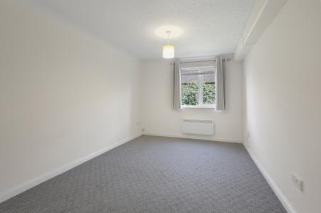 1 bedroom Flat to let in Freelands Road, Cobham, KT11