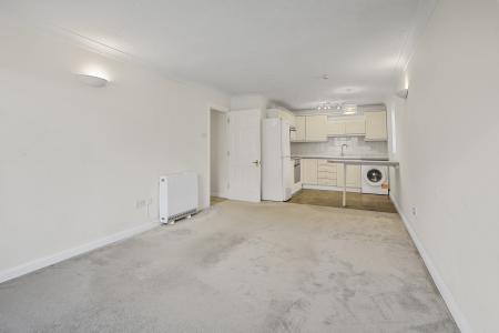 1 bedroom Flat to let in Freelands Road, Cobham, KT11