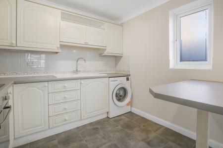 1 bedroom Flat to let in Freelands Road, Cobham, KT11