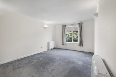1 bedroom Flat to let in Freelands Road, Cobham, KT11