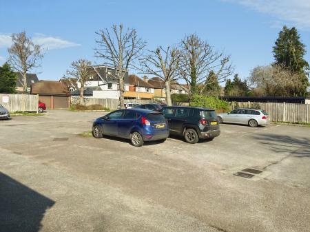 1 bedroom Flat to let in Freelands Road, Cobham, KT11