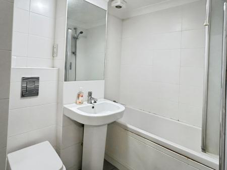 1 bedroom Flat to let in Freelands Road, Cobham, KT11