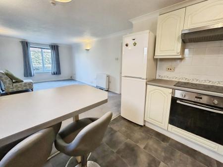 1 bedroom Flat to let in Freelands Road, Cobham, KT11