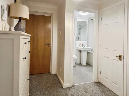 1 bedroom Flat to let in Freelands Road, Cobham, KT11