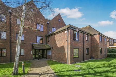 1 bedroom Flat to let in Freelands Road, Cobham, KT11