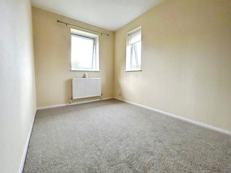 2 bedroom Flat to let in Harewood Road, Merrow, Guildford, GU4