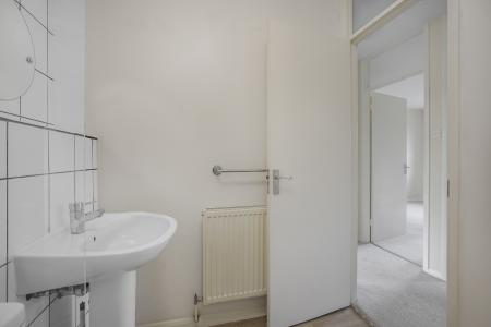 2 bedroom Flat to let in Hareward Road, Merrow, Guildford, GU4