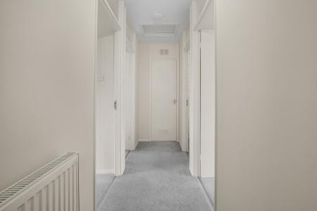 2 bedroom Flat to let in Hareward Road, Merrow, Guildford, GU4