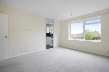 2 bedroom Flat to let in Hareward Road, Merrow, Guildford, GU4