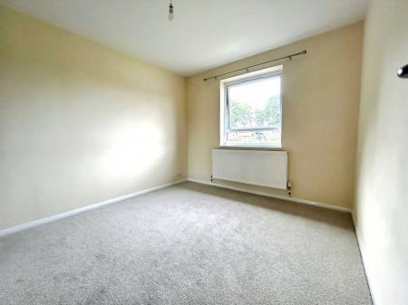 2 bedroom Flat to let in Harewood Road, Merrow, Guildford, GU4