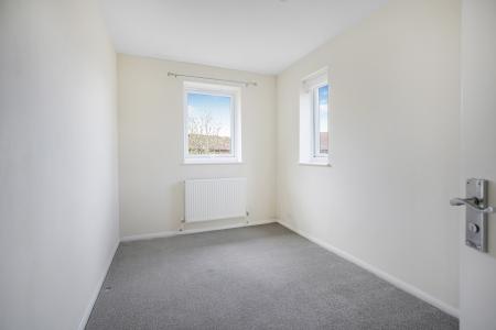 2 bedroom Flat to let in Hareward Road, Merrow, Guildford, GU4