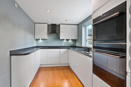 2 bedroom Flat to let in Onslow Street, Guildford, GU1