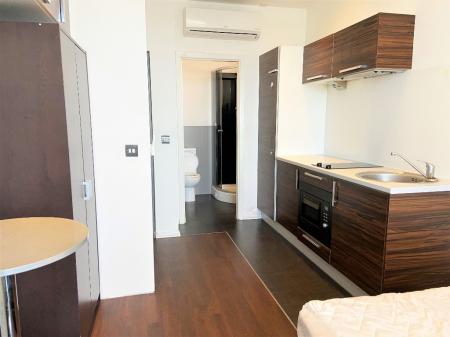 1 bedroom Studio flat to let in Guildford Park Road, Guildford, GU2