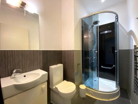 1 bedroom Studio flat to let in Guildford Park Road, Guildford, GU2