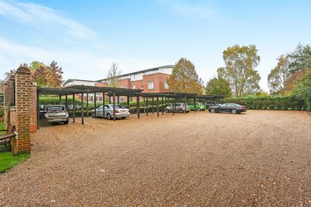 2 bedroom Flat for sale in Portsmouth Rd, Milford, GU8