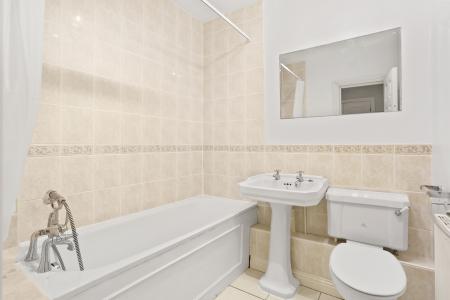 2 bedroom Flat for sale in Portsmouth Rd, Milford, GU8