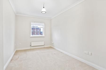 2 bedroom Flat for sale in Portsmouth Rd, Milford, GU8