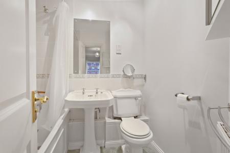 2 bedroom Flat for sale in Portsmouth Rd, Milford, GU8