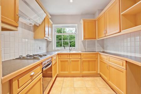 2 bedroom Flat for sale in Portsmouth Rd, Milford, GU8