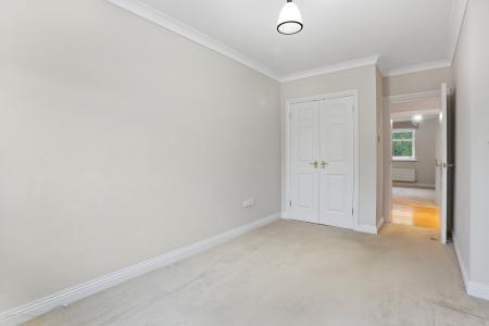 2 bedroom Flat for sale in Portsmouth Rd, Milford, GU8