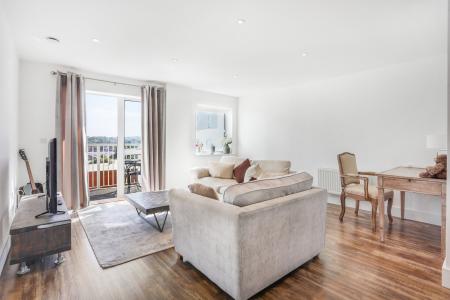 3 bedroom Flat to let in Station View, Guildford, GU1