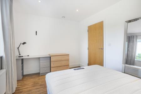 3 bedroom Flat to let in Station View, Guildford, GU1