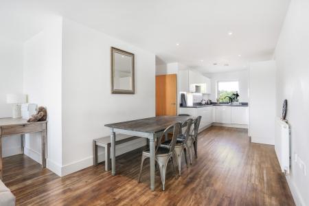 3 bedroom Flat to let in Station View, Guildford, GU1