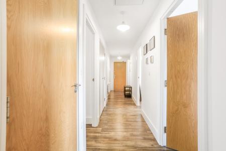 3 bedroom Flat to let in Station View, Guildford, GU1