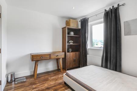 3 bedroom Flat to let in Station View, Guildford, GU1