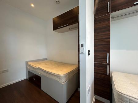 1 bedroom Flat to let in Guildford Park Road, Guildford, GU2