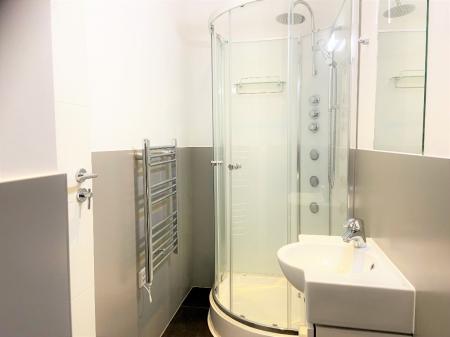 1 bedroom Studio flat to let in Guildford Park Road, Guildford, GU2