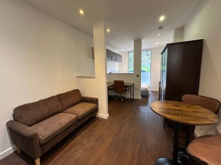 1 bedroom Studio flat to let in Guildford Park Road, Guildford, GU2