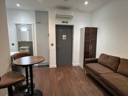1 bedroom Studio flat to let in Guildford Park Road, Guildford, GU2