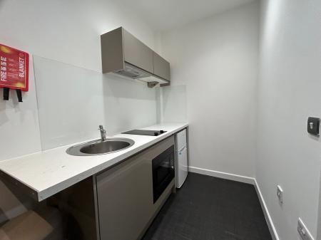 1 bedroom Studio flat to let in Guildford Park Road, Guildford, GU2