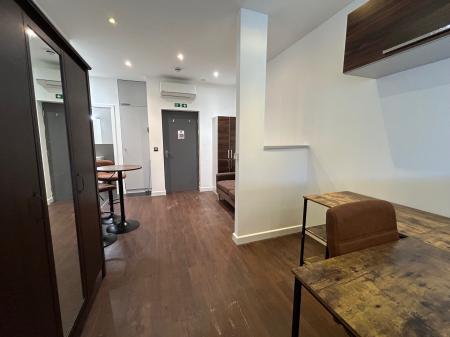 1 bedroom Studio flat to let in Guildford Park Road, Guildford, GU2