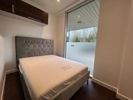 1 bedroom Studio flat to let in Guildford Park Road, Guildford, GU2