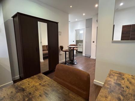 1 bedroom Studio flat to let in Guildford Park Road, Guildford, GU2