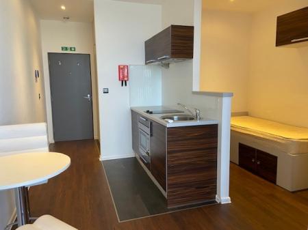 1 bedroom Studio flat to let in Guildford Park Road, Guildford, GU2