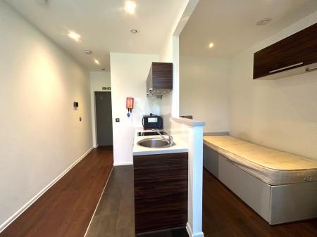 1 bedroom Studio flat to let in Guildford Park Road, Guildford, GU2