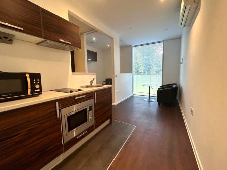 1 bedroom Studio flat to let in Guildford Park Road, Guildford, GU2