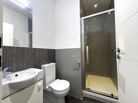 1 bedroom Studio flat to let in Guildford Park Road, Guildford, GU2