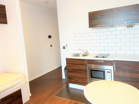 1 bedroom Studio flat to let in Guildford Park Road, Guildford, GU2