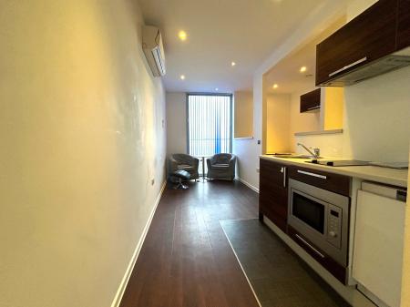 1 bedroom Studio flat to let in Guildford Park Road, Guildford, GU2