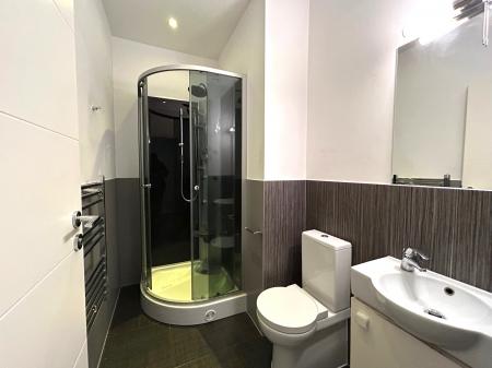 1 bedroom Studio flat to let in Guildford Park Road, Guildford, GU2