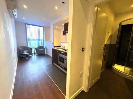 1 bedroom Studio flat to let in Guildford Park Road, Guildford, GU2